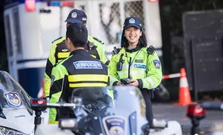 杭州一执勤女骑警神似贾静雯，美丽与力量并存的城市守护者_反馈目标和标准