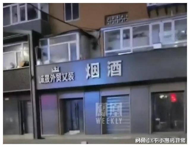 黑底白字店铺招牌，古典韵味与现代风尚的完美结合_精密解答落实