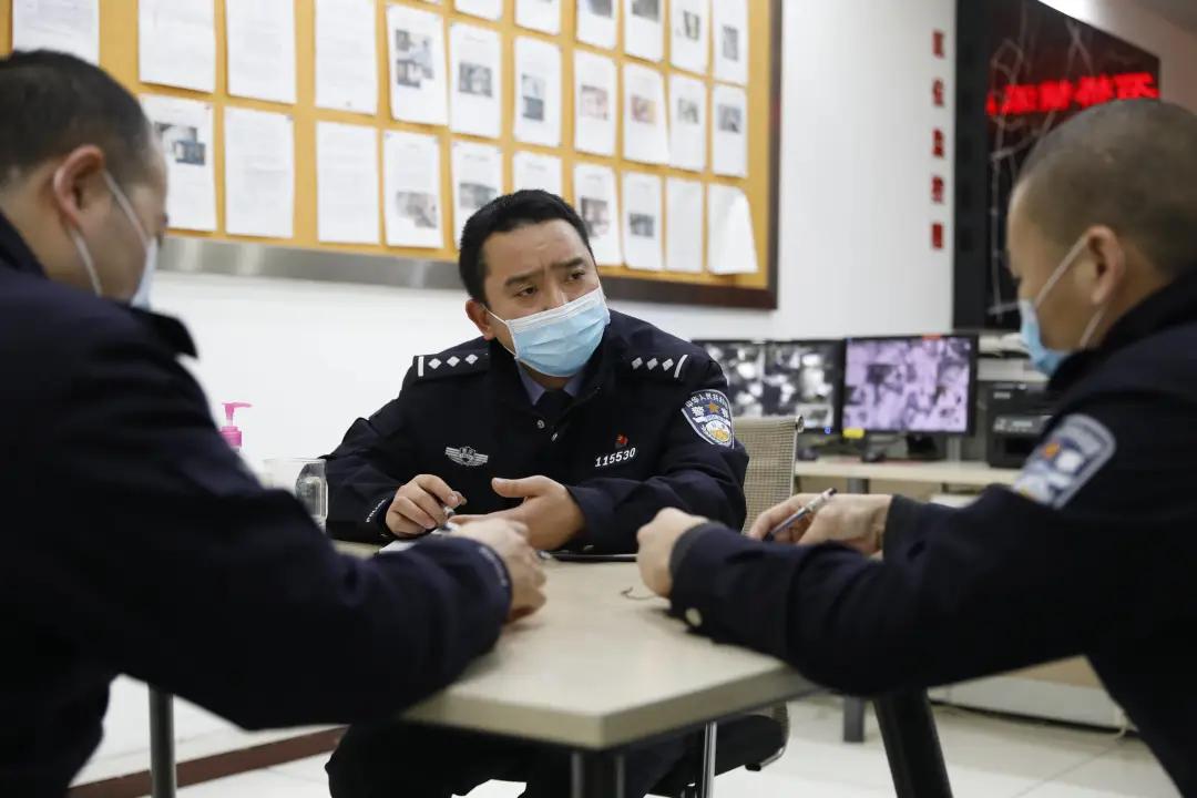 信用卡入职新挑战，一位年轻女子的职场初体验_解答解释落实