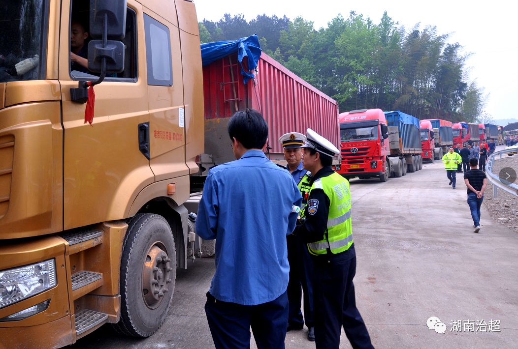 超载躲处罚盯梢交警，违法行为的代价与反思