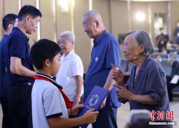 南京大屠杀幸存者艾义英去世