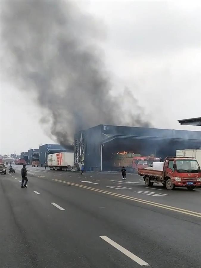 浙江一厢式货车高架桥上起火事件全面解析