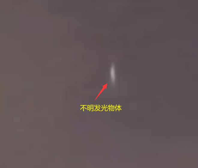 成都天空现大量不明发光物，探索神秘现象的背后