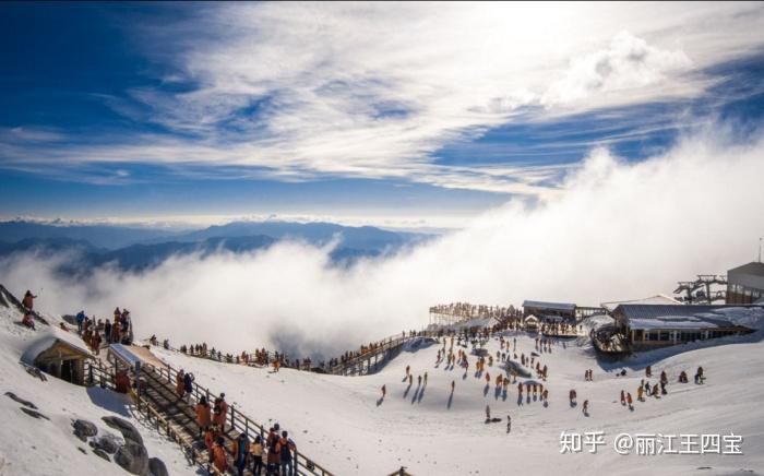 玉龙雪山大雪致拥堵，影响与应对