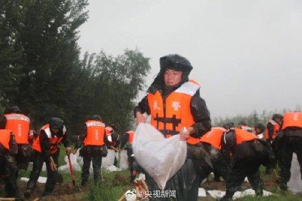 子弟兵春节期间坚守岗位保卫国家