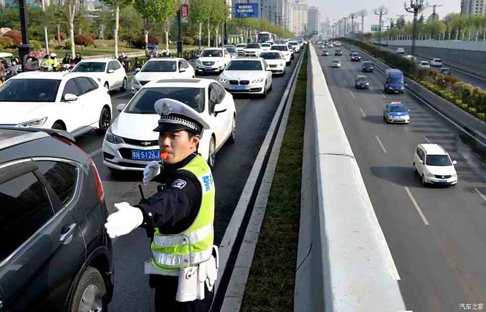 多地交警明确春节车辆轻微违法不罚