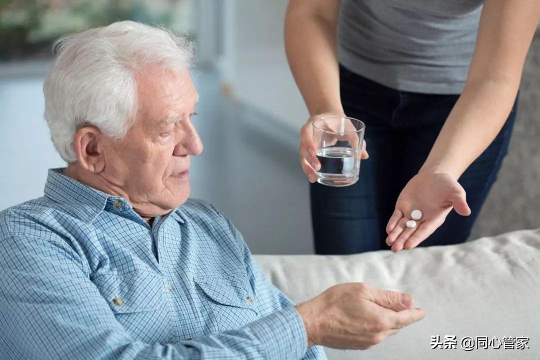 为过年酒局提前吃药 一家人被送医