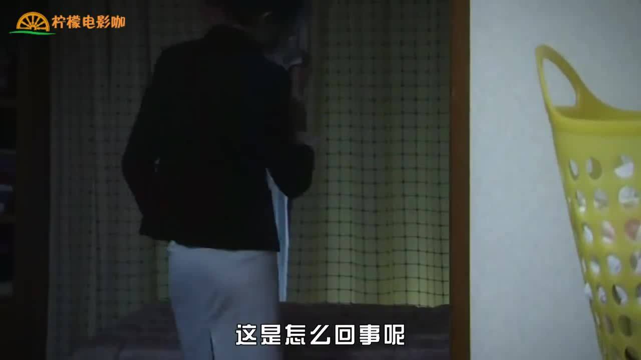 男子凿洞偷窥女邻居