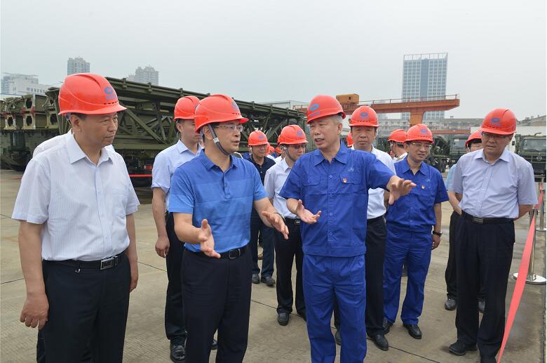 应急管理部部长亲临四川山体滑坡现场，一线指挥揭秘与民众共克时艰的真相！