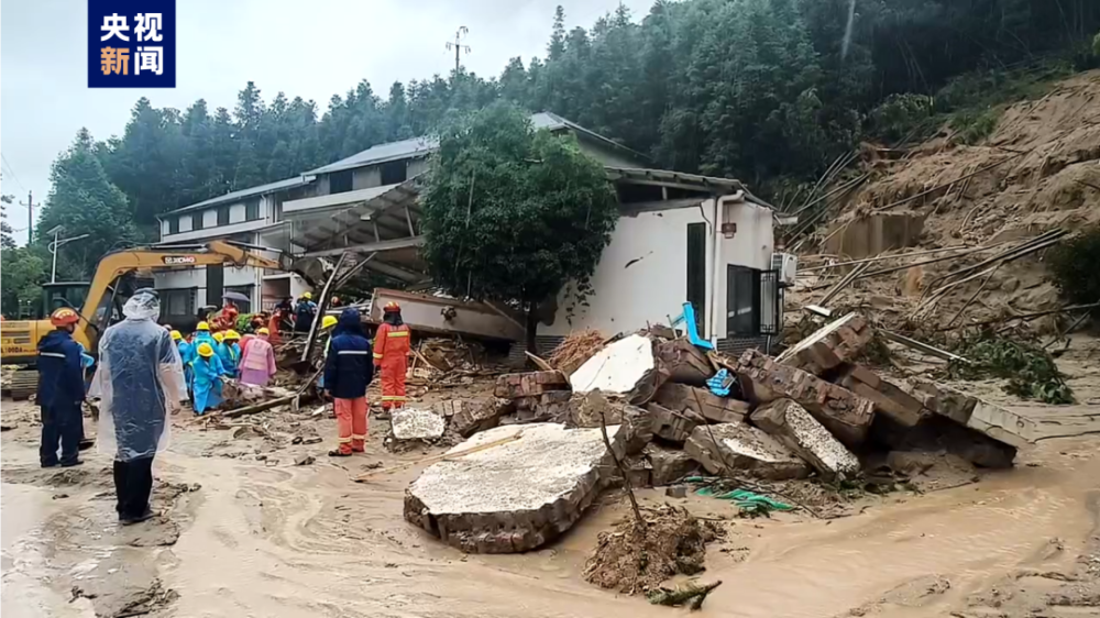 四川筠连滑坡现场发现摩托车残骸，灾难背后的细节探究