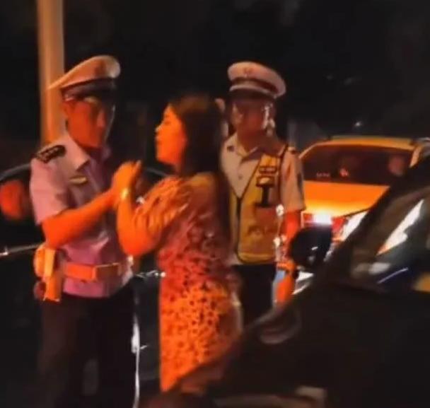 女演员酒驾肇事逃逸真相揭秘，警方调查背后隐藏哪些秘密？