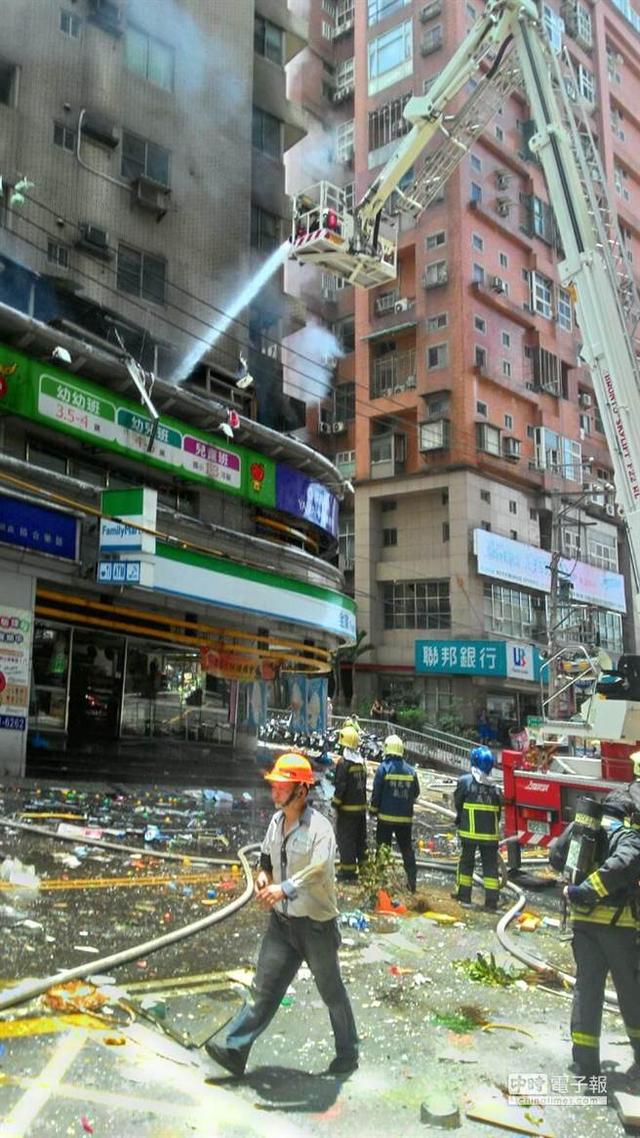 台湾一知名百货大楼惊天爆炸，整层楼瞬间被炸穿——揭秘事故真相