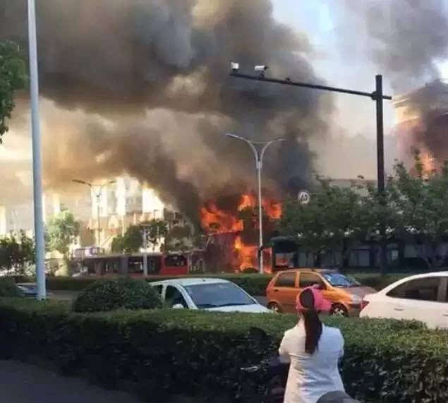 老挝一中国商铺燃爆震惊两国！揭秘事故背后真相，四人丧命引发深思！