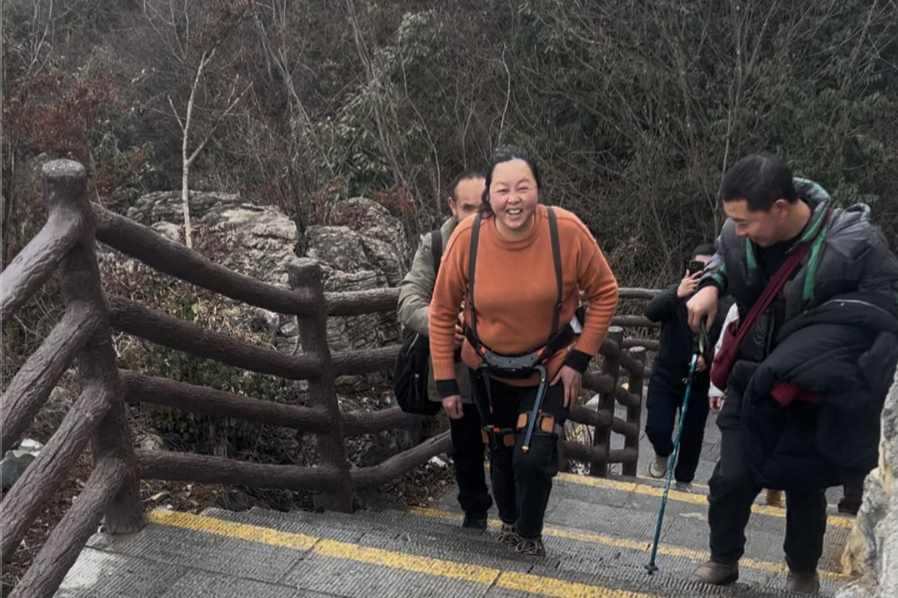 湖北景区投放机器腿